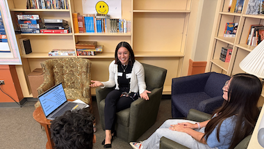 library-group-discussion-session-cozy-setting